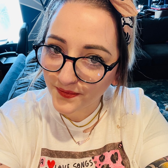 Meet your Posher, Lauren - Picture 1 of 1